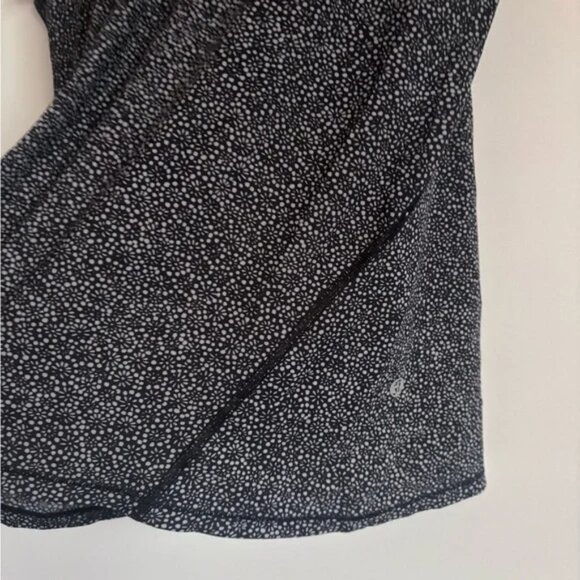 Lululemon Sunaway Runaway Freckle Flower Black White Short Sleeve Tee - Picture 6 of 6